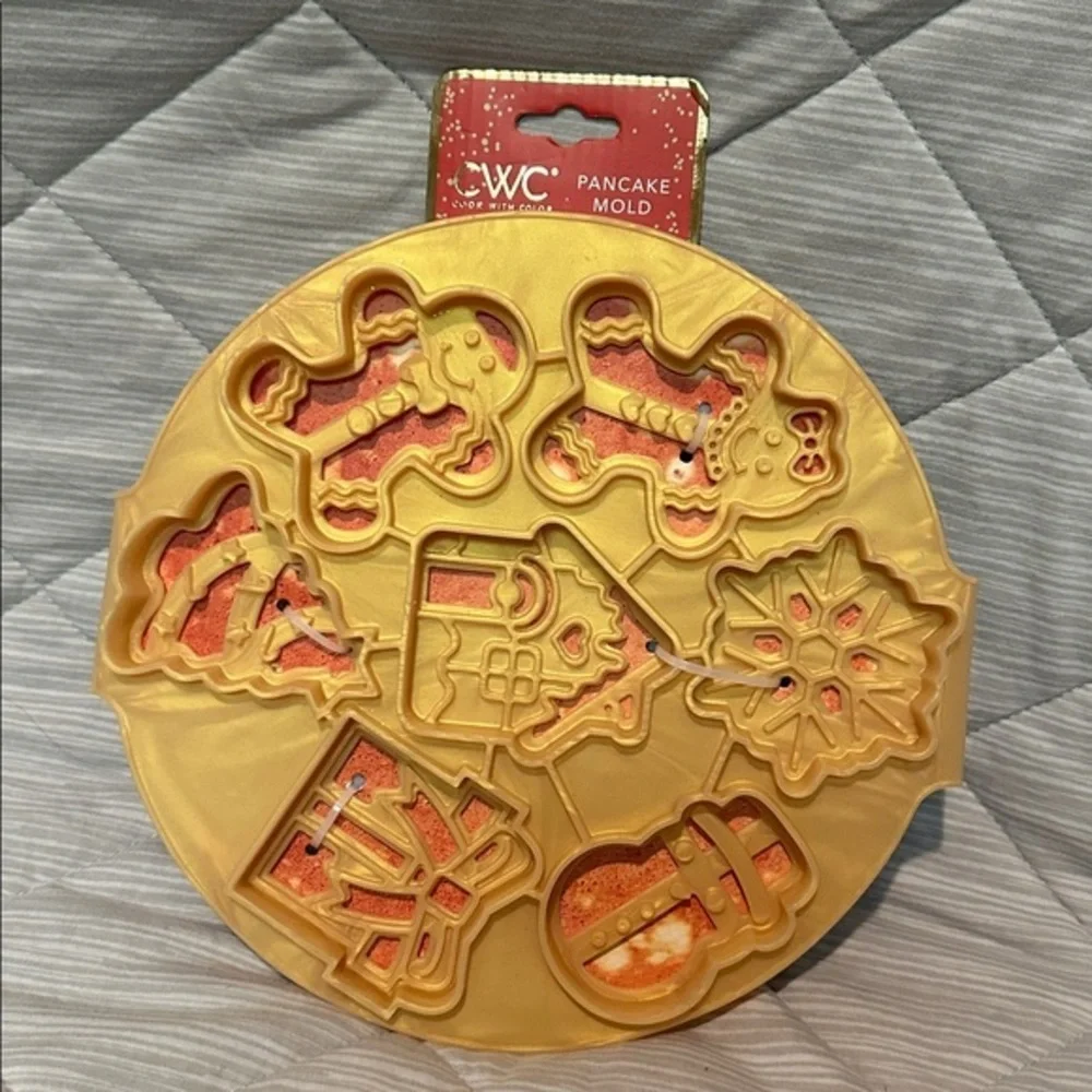 CWC Gold Christmas Gingerbread snowman Snowflake Silicone Pancake Mold NWT